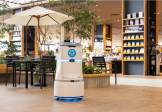 従業員の負担軽減 館内配送ロボットが活躍中／イオンモール