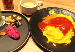 野菜の彩り豊かなオムライスで目を元気に／カゴメ×ロートウェルコート