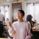 「予約でいっぱいの店」CMに伊藤沙莉さん／エスビー食品