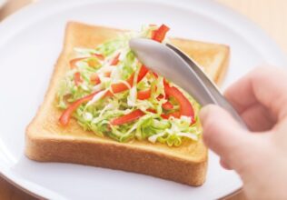 忙しい朝こそ「パン＋サラダ＋マヨネーズ」／キユーピー