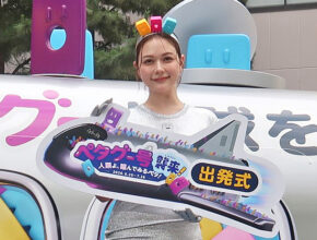 村重杏奈さんが“ペタグー星人”姿で地球侵略宣言／ノーベル製菓
