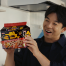 「まじで夜店の焼そばじゃん!」仲野太賀が大興奮/明星食品